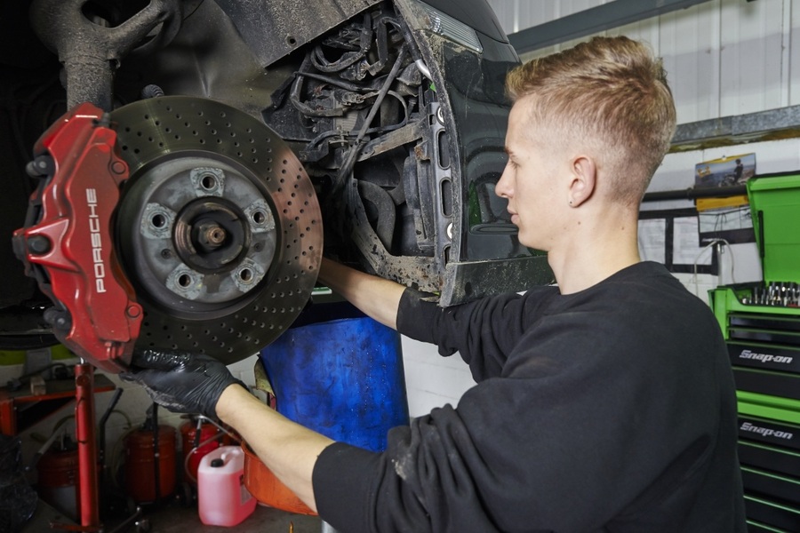 15 Off Porsche Brake Replacement At Revolution Brake Pads And Discs Are Wear Tear Items That You Can T Avoid Having Replaced From Time To They Down Due Regular Use Or The Corrode